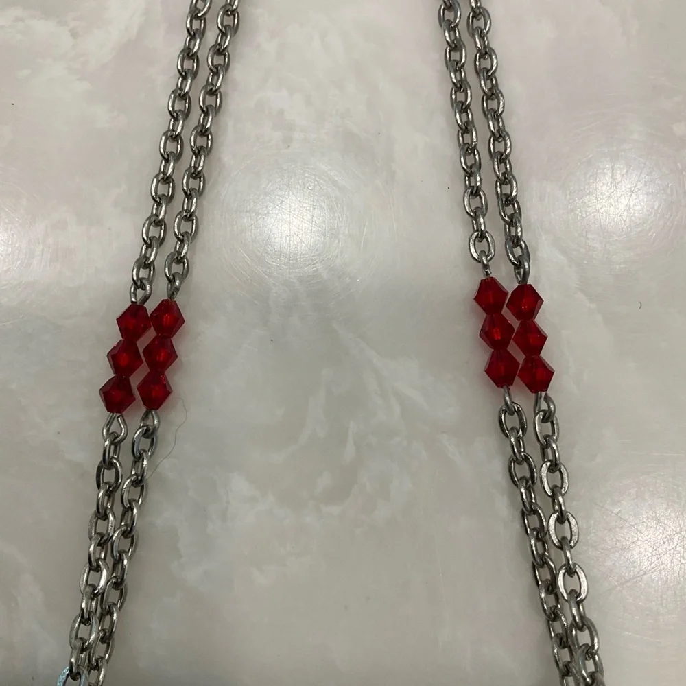 Vintage Art Deco Red Beaded Clasp Top Cocktail Bag with two Silver Chain Handles - Picture 5 of 12